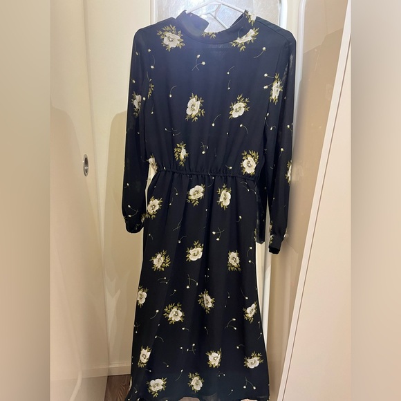 BOGO: Floral maxi dress - Picture 3 of 3